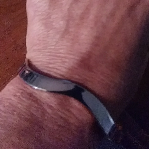 SALE!Vintage S.S. wavy oval shaped 925 hinged bangle bracelet 1 ONLY LEFT! - Picture 4 of 8